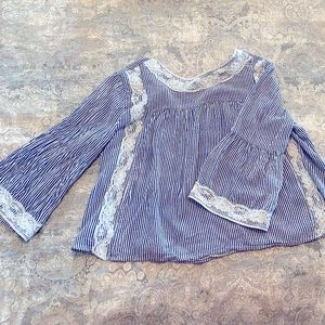 Stunning women’s bell sleeve top